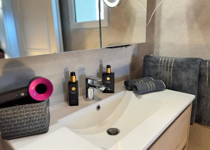 Bella-vue Gulf Of Saint Tropez 300 M * 圣马克西姆